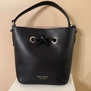 kate spade Black Eva Pebbled Leather Grommet Bucket  Bag w/ Crossbody Strap EUC